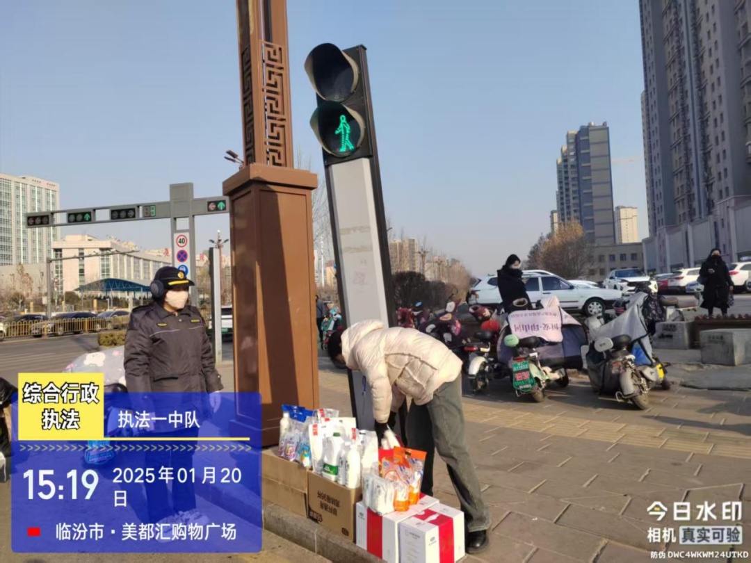 春节临近，商户占道经营成风！市容市貌谁来守护？  第6张