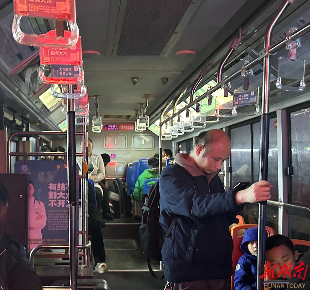 晚9时30分至凌晨4时30分张家界公交与高铁时刻表无缝对接？夜间公交暖人心!  第2张