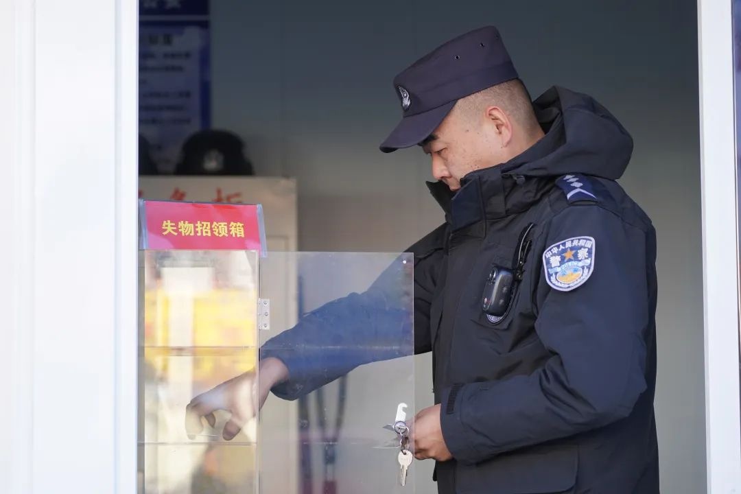 春节阖家团圆时，共和县民警为何放弃?坚守岗位守护安宁!  第2张
