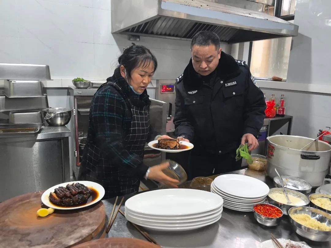 经开公安分局年夜饭大揭秘：警营里的团圆饭竟然这么特别  第4张