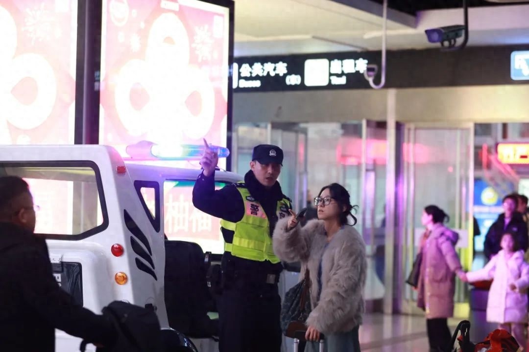 春运高峰，民警褚文浩如何守护虹桥火车站的安全？揭秘他们的24小时坚守