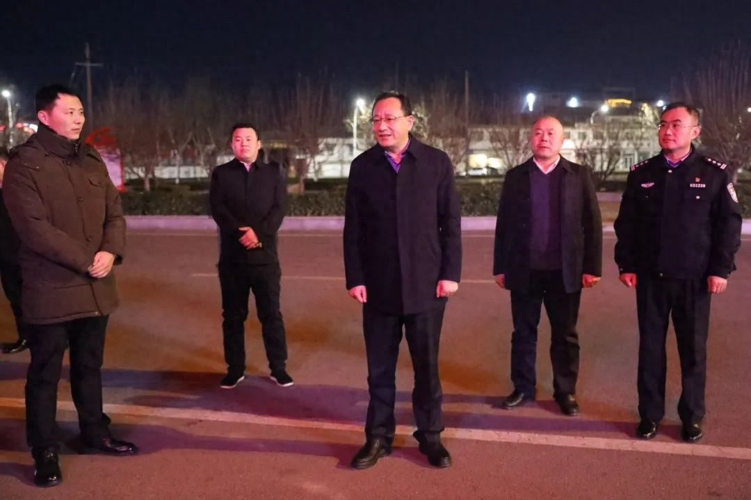除夕夜，他们为何放弃团圆？区委书记张熙滨的暖心慰问背后藏着怎样的故事
