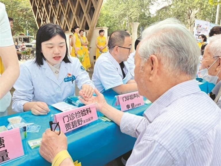 平凡岗位上的英雄！贾碧野医生如何在危急时刻拯救溺水者？  第1张