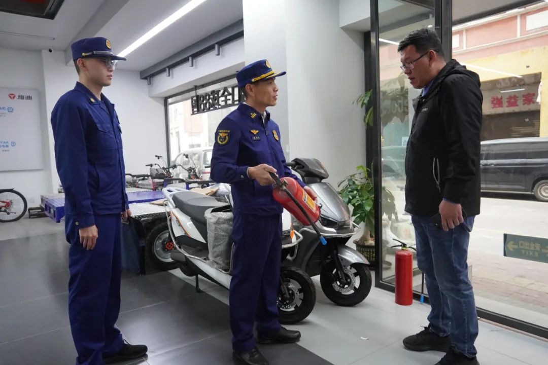 开平市民注意！电动自行车消防安全新规实施，你的充电习惯安全吗？  第3张