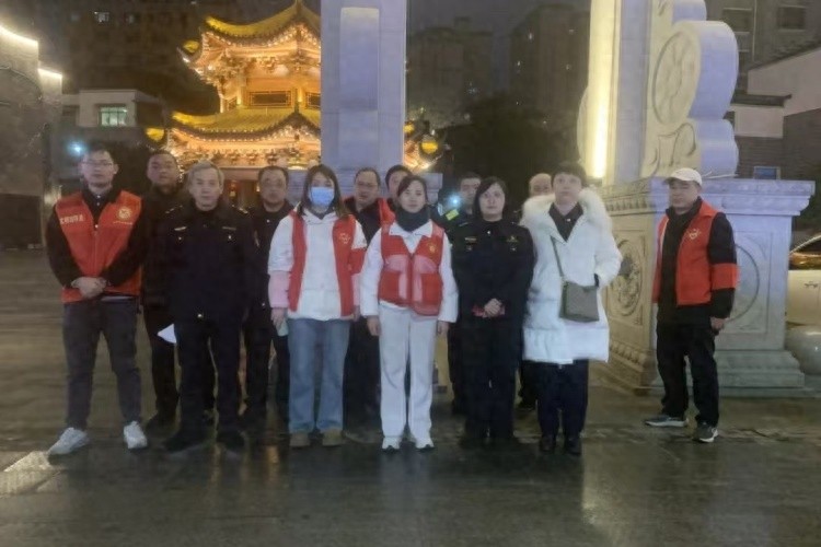 寒风中的坚守，谁在为我们的蓝天白云默默付出？  第1张