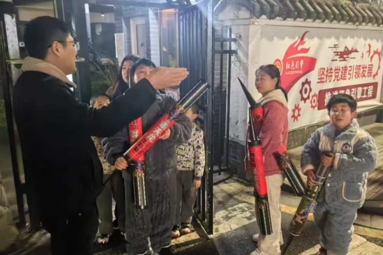 寒风中的坚守，谁在为我们的蓝天白云默默付出？  第2张