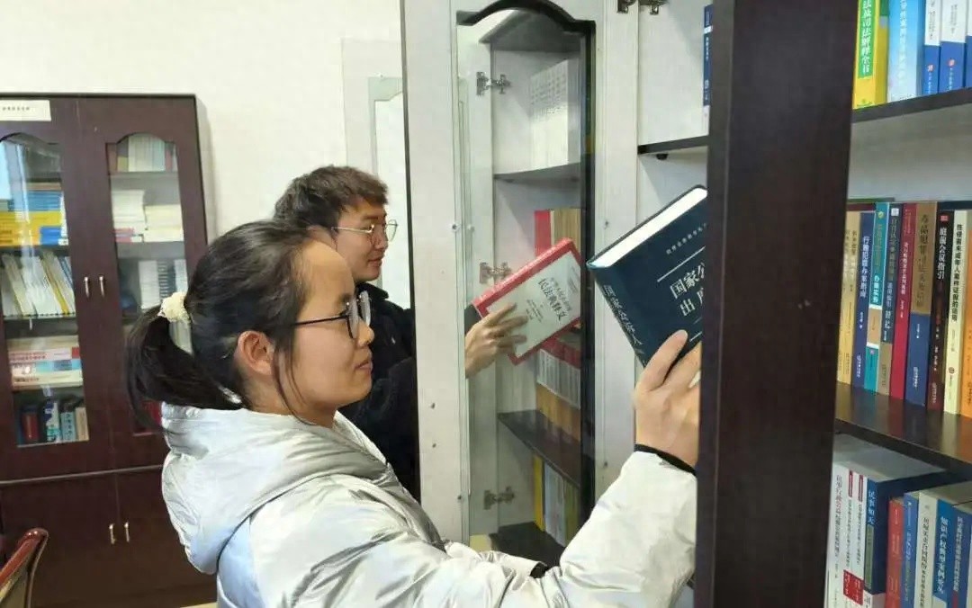 大理市检察院新书大揭秘：600多册图书如何提升检察干警的工作效率？