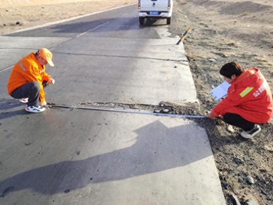 2025年公路养护大揭秘：宗别立工区如何应对G307的严峻挑战？  第1张