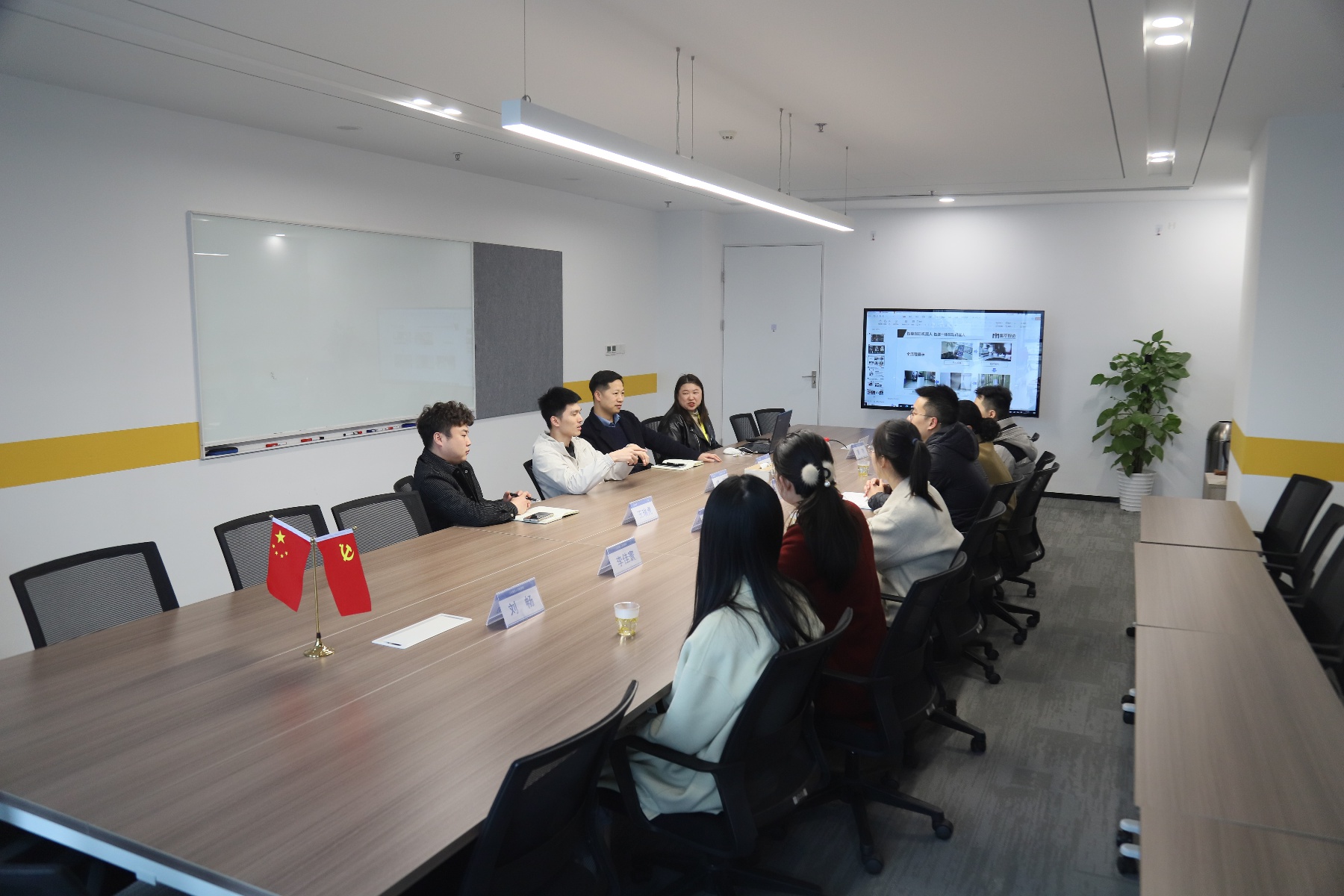 江北新区检察院如何用十条举措优化营商环境？青年干警赴集萃智造交流学习  第2张
