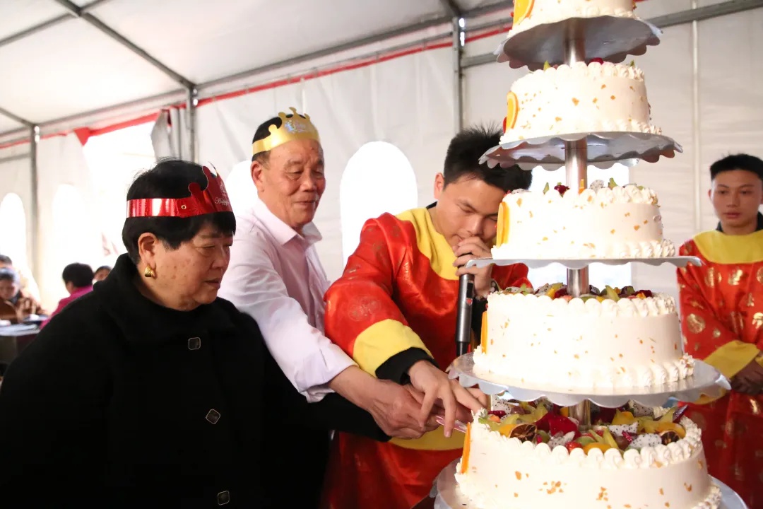 80岁寿宴不收礼，只图开心！你见过这样的生日宴吗？  第2张