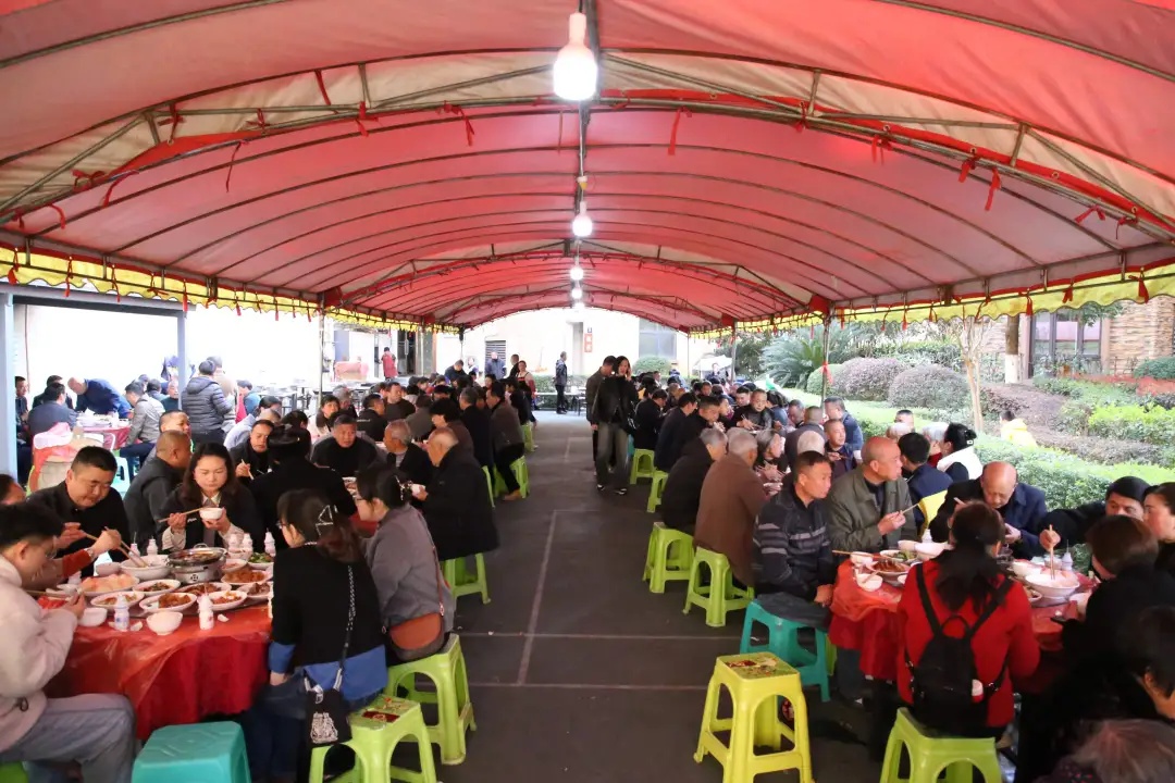 80岁寿宴不收礼，只图开心！你见过这样的生日宴吗？  第3张