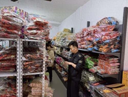 校园食品安全抽检大行动！22批次食品被查，你的孩子安全吗？