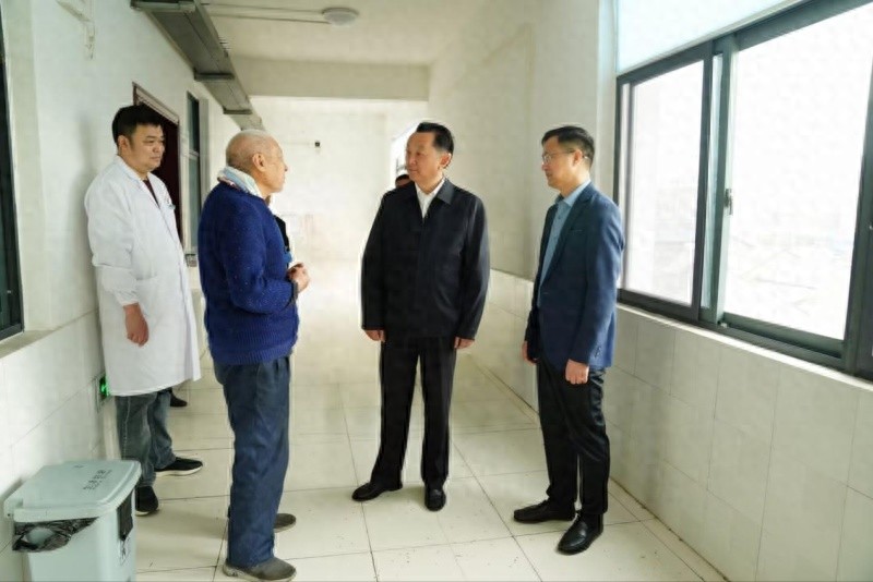 市委书记李兴兵调研教育卫健工作，群众就学就医难题将如何破解？