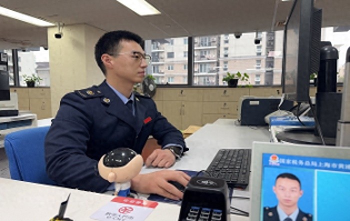 暖心税务干部手把手辅导，纳税人为何纷纷点赞？