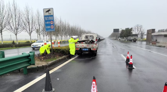 云梦县公路春养正当时：如何营造安全畅行环境?