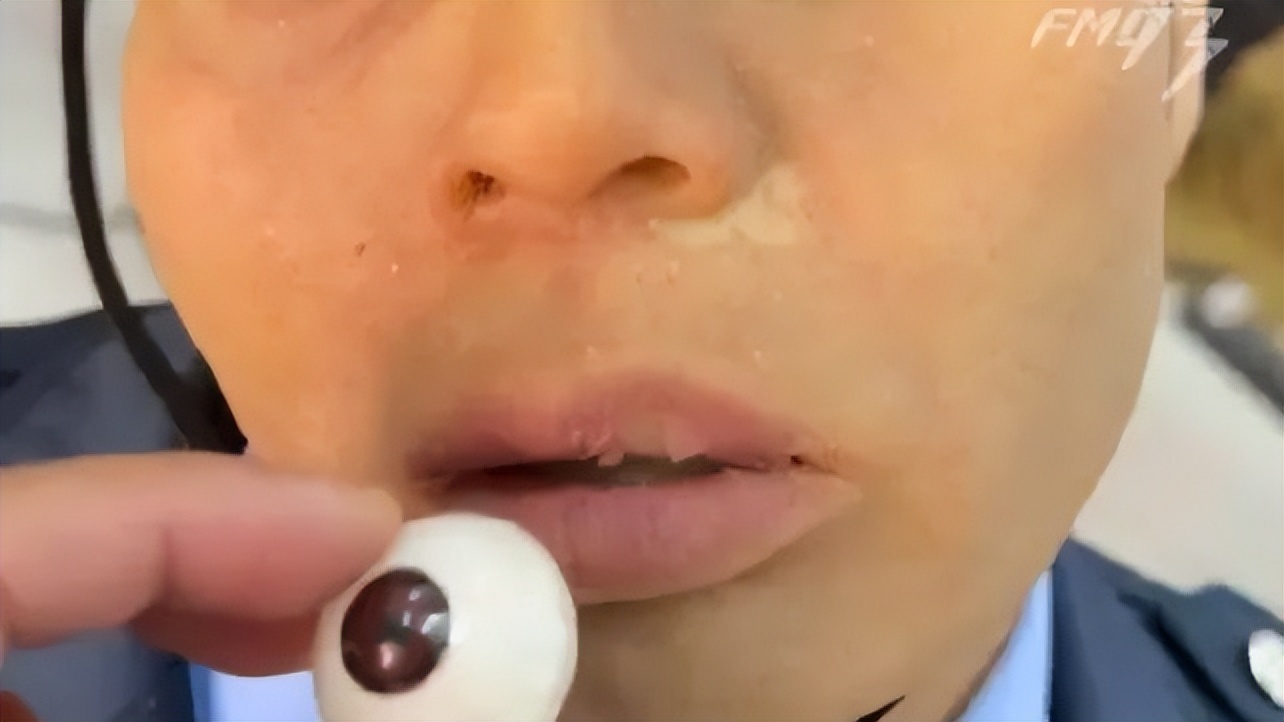 上海小区用蜡像当保安上热搜!是创新还是形式主义? 第2张 上海小区用蜡像当保安上热搜!是创新还是形式主义? 第2张