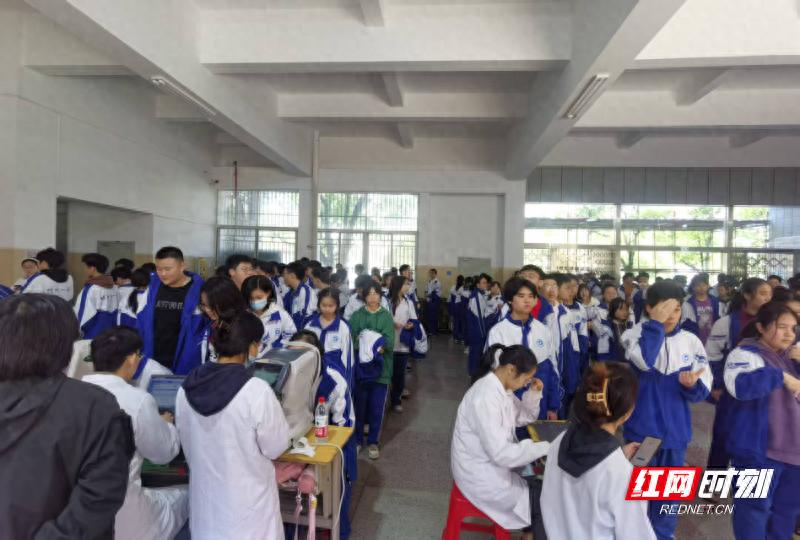湘南学院附属医院走进校园视力筛查，高中生受益几何？