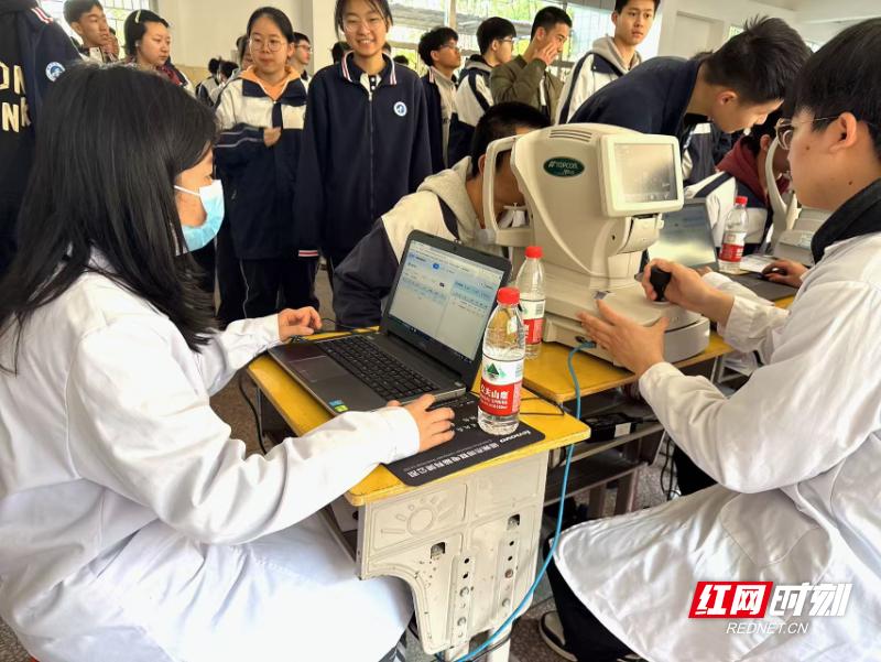 湘南学院附属医院走进校园视力筛查，高中生受益几何？  第3张