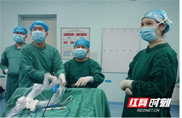 永州市中心医院成功开展首例甲状腺肿瘤手术，颈部无痕？