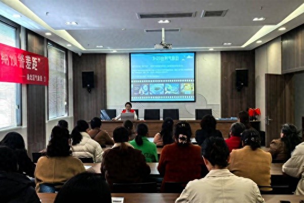 气象科普进社区，居民们竟用棉花做出这样的云朵灯  第1张