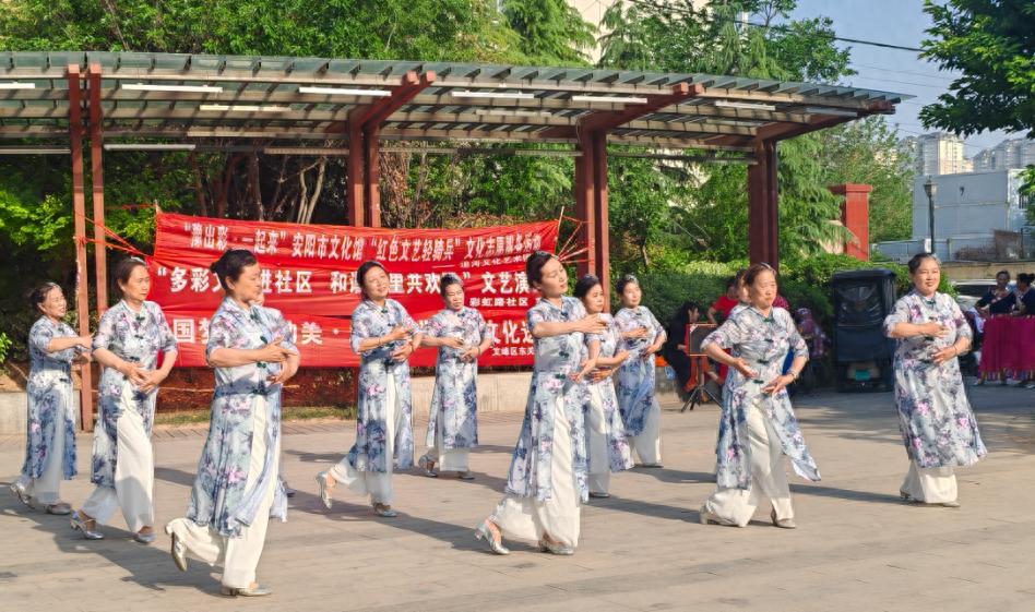 五一文峰区东关街道彩虹路社区文艺汇演有多精彩？速来围观