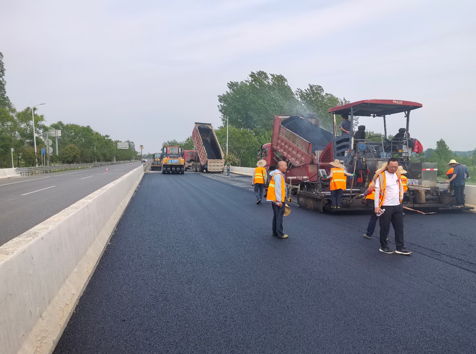 五一将至！南漳公路中心如何保障道路安全畅通、洗出全新容貌？  第2张