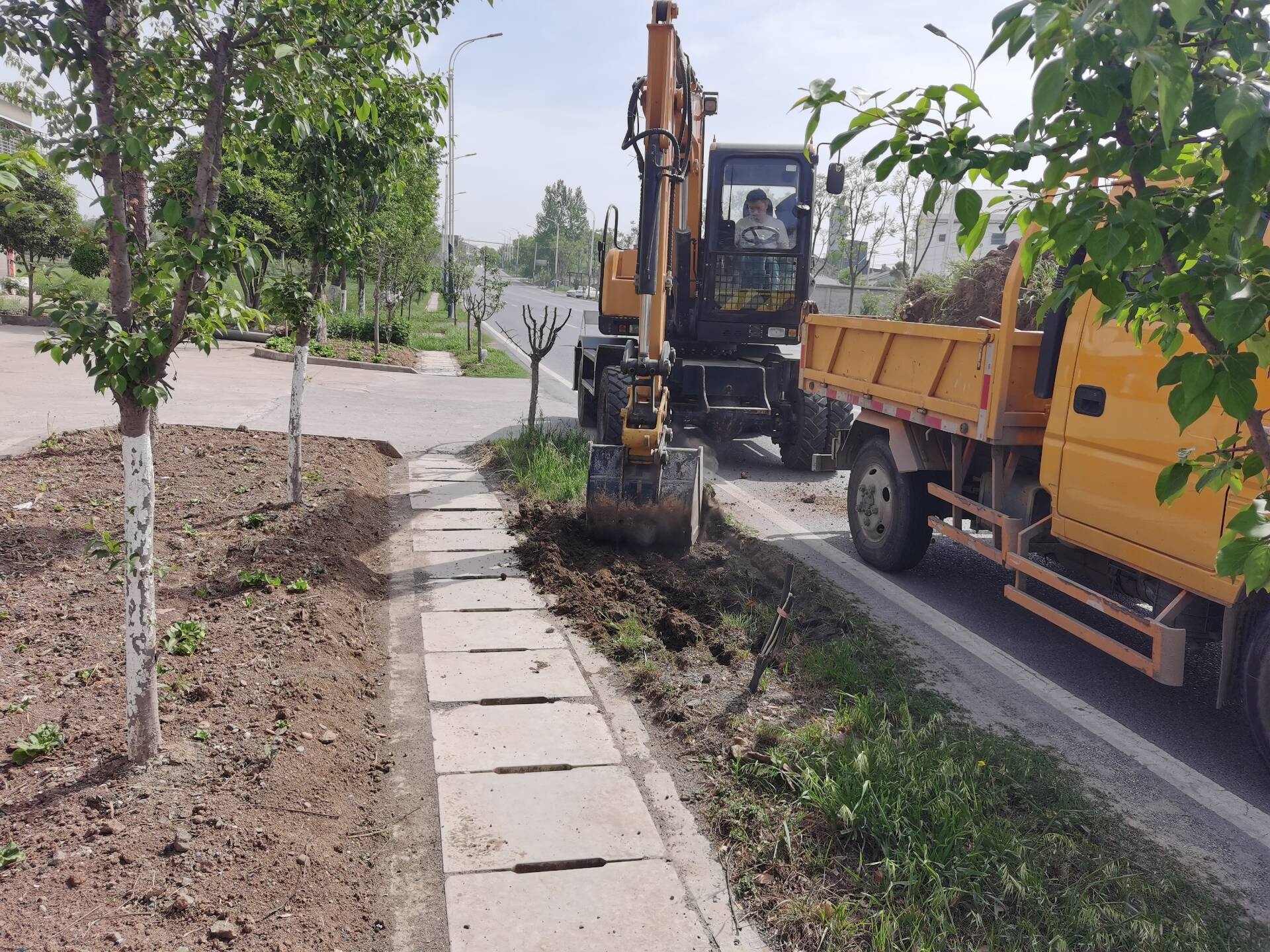 五一将至！南漳公路中心如何保障道路安全畅通、洗出全新容貌？  第3张