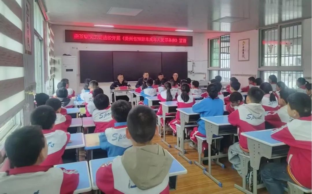 五一假期临近，德江公安民辅警竟更忙？为学子撑起平安伞  第6张