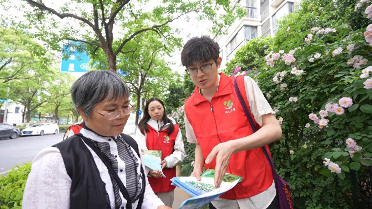 诚信宣传进蔷薇花下！你知道环保信用咋回事吗？