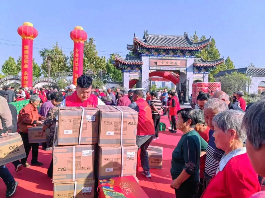 14年坚守！他凭一己之力打造公益站台，背后真相令人动容？  第1张