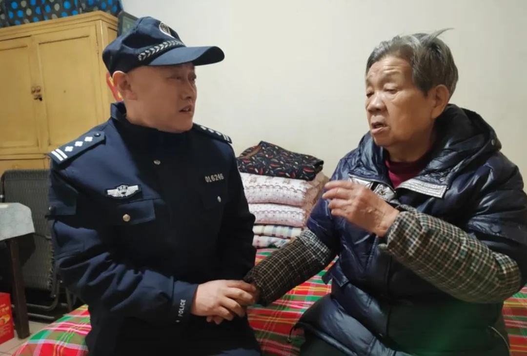 民警姚六一在200多米路走了20年！他在钟楼社区经历了啥？  第2张