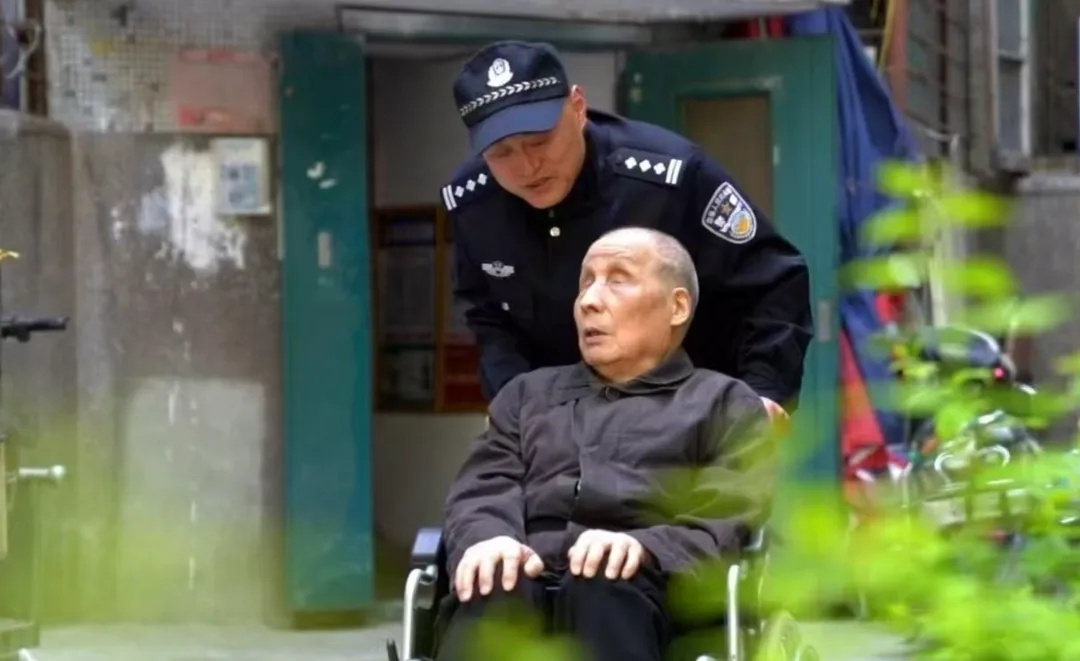 民警姚六一在200多米路走了20年！他在钟楼社区经历了啥？  第3张