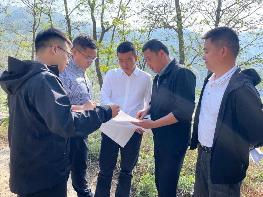 4月27日县长调研项目推进！5月4日前要全面复工？这些路意义重大