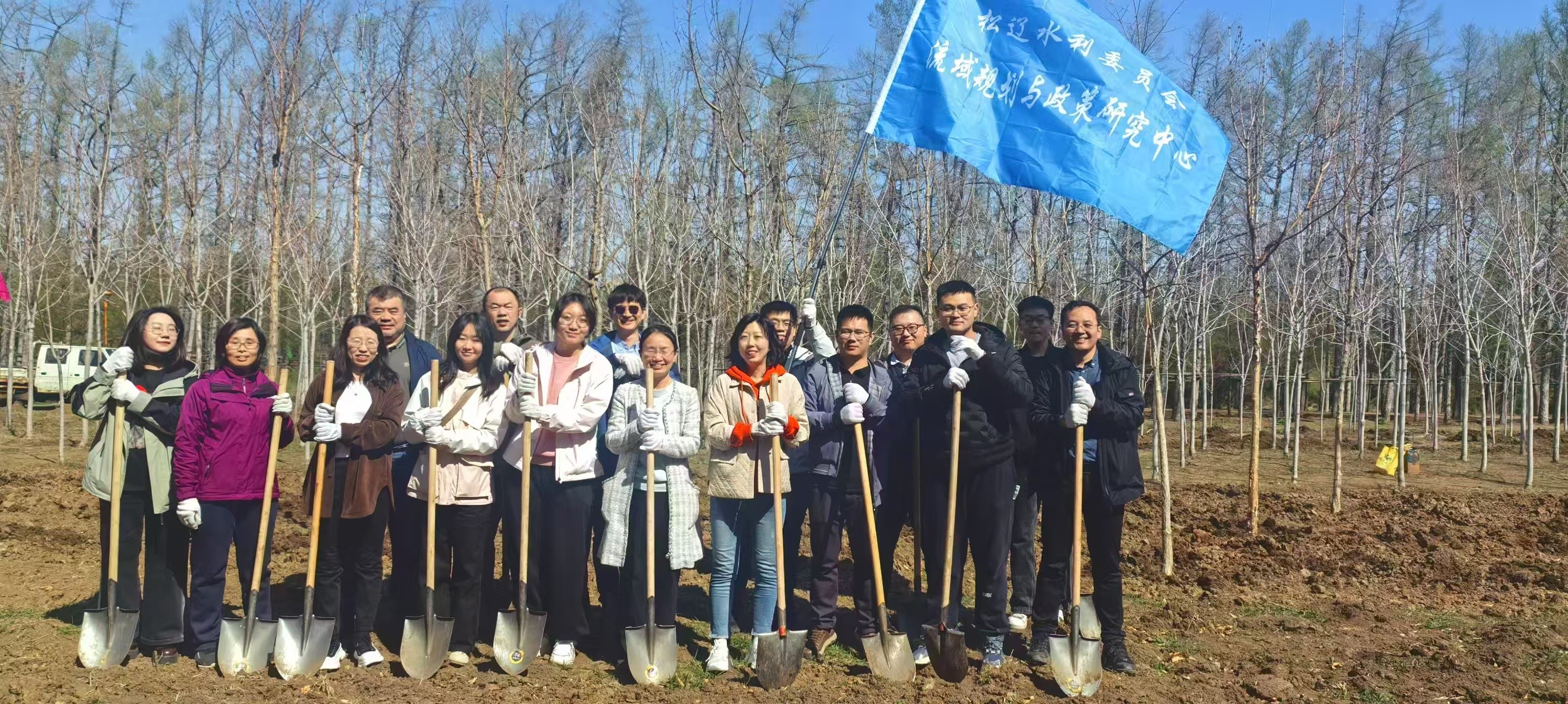 130 余名干部职工齐聚长春义务植树？这场面太震撼