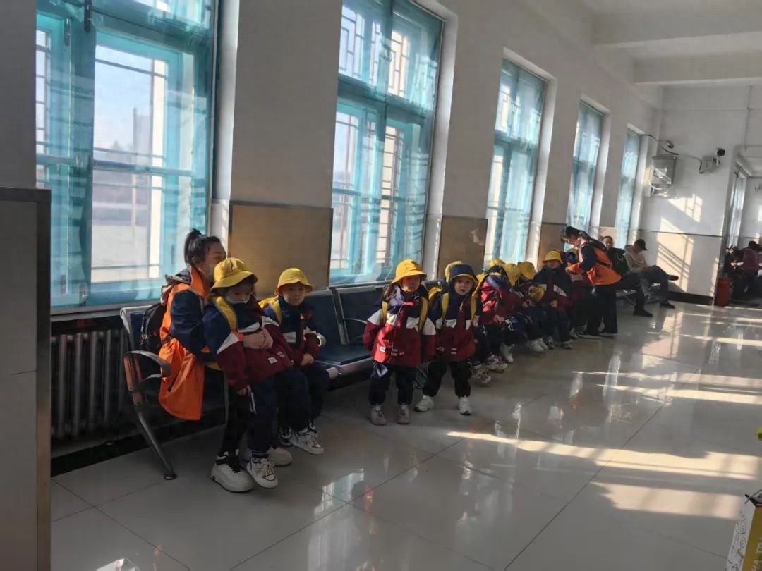百年站台迎来43名萌娃！他们的双城研学之旅有多暖？