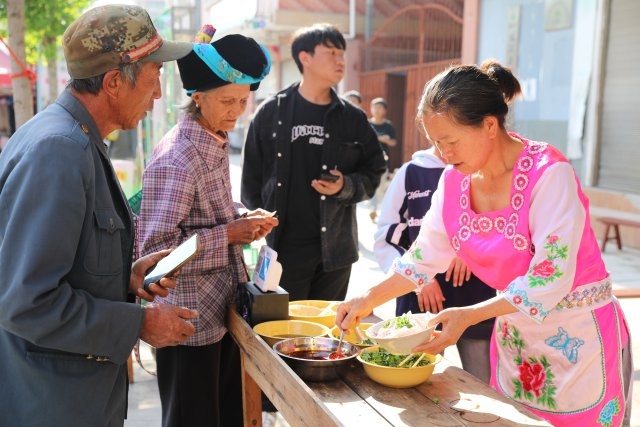 4月26日玉溪市元江县因远镇米干节开幕！你去过吗？  第7张