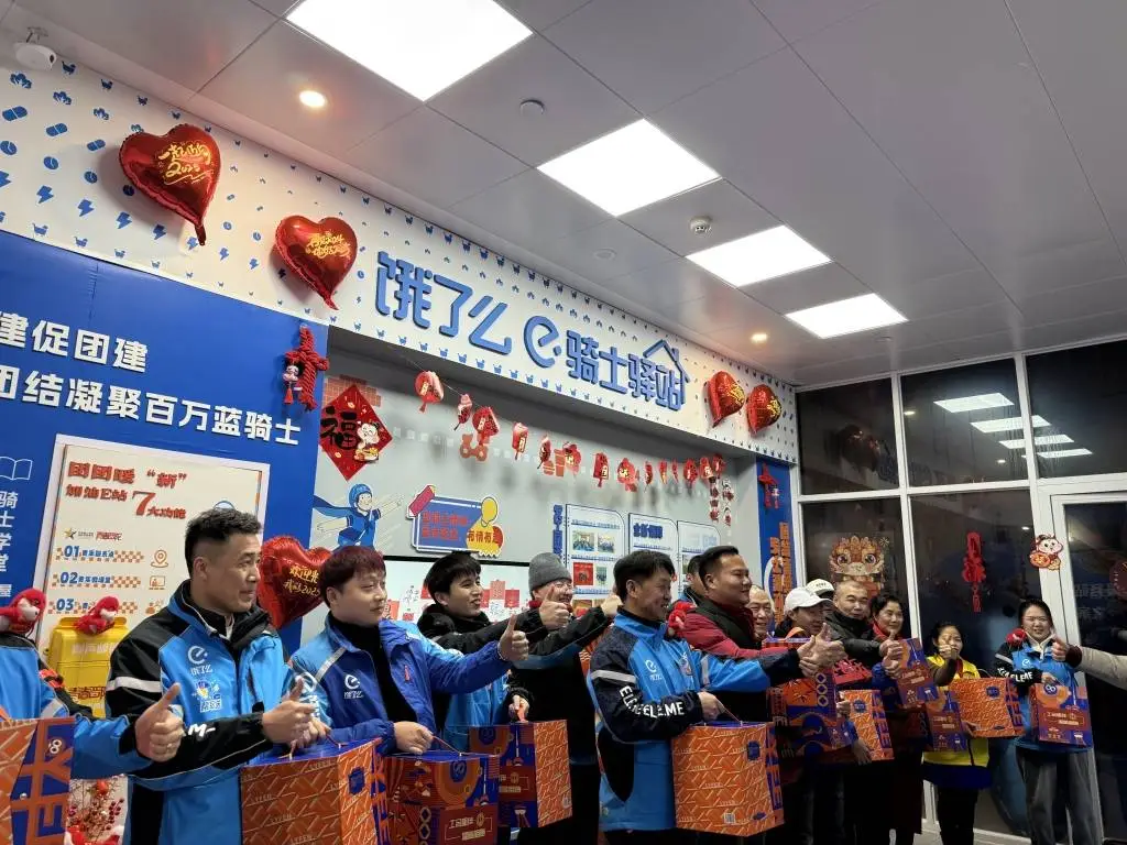 除夕夜，70名外卖骑手和网约车司机齐聚一堂，他们的年夜饭竟然是这样的  第5张