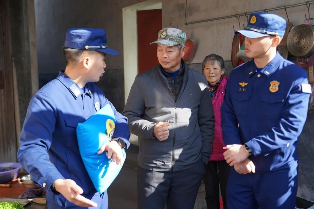 杭州消防蓝朋友春节坚守岗位，他们是如何守护城市安全的？  第11张