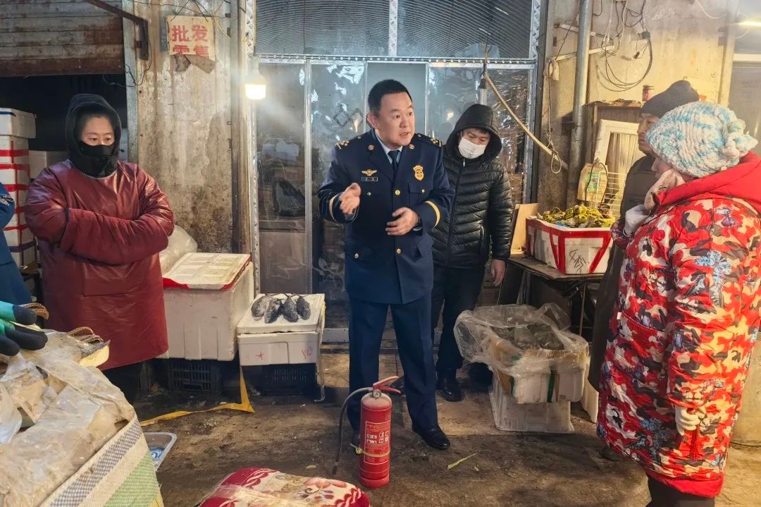 营口消防鲅鱼圈大队春节检查！商场消防安全有保障吗？  第2张