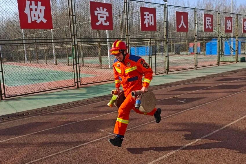 新年之际消防员坚守24小时值班！你知道吗？  第3张