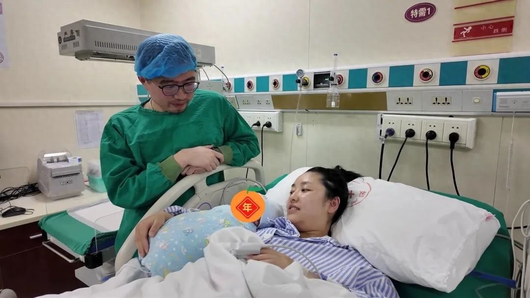 蛇年新春第一声啼哭！红房子医院迎来3360克男宝宝，名字寓意深远的背后有何故事？  第1张