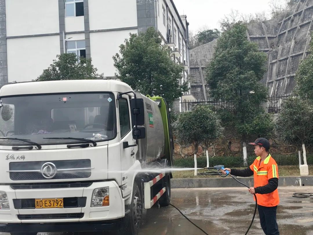 春节万家灯火时，谁在寒风中守护城市的洁净？致敬这些默默无闻的英雄  第2张
