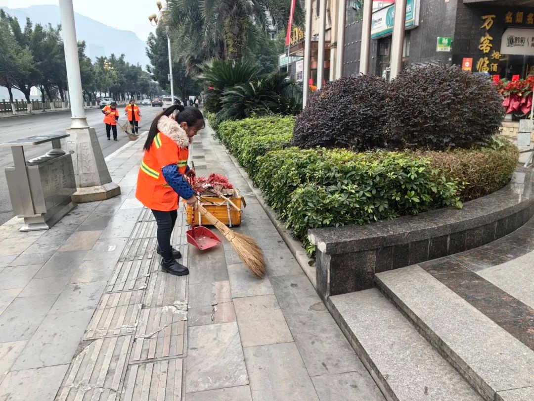春节万家灯火时，谁在寒风中守护城市的洁净？致敬这些默默无闻的英雄  第3张