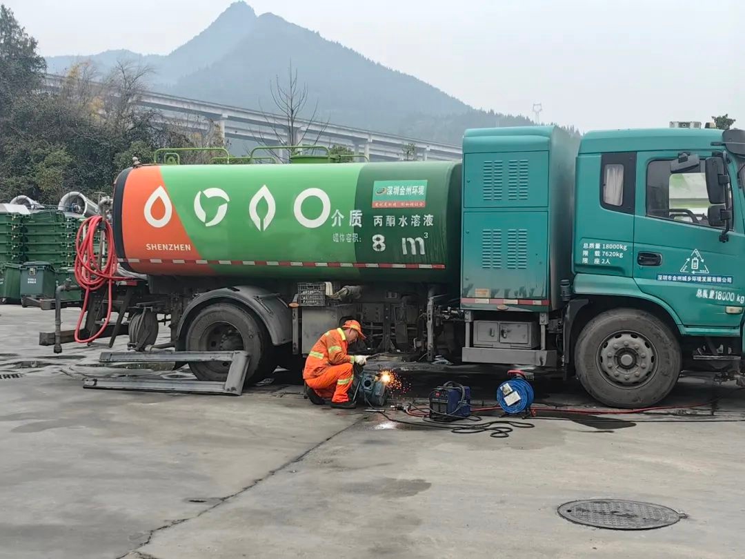 春节万家灯火时，谁在寒风中守护城市的洁净？致敬这些默默无闻的英雄  第4张