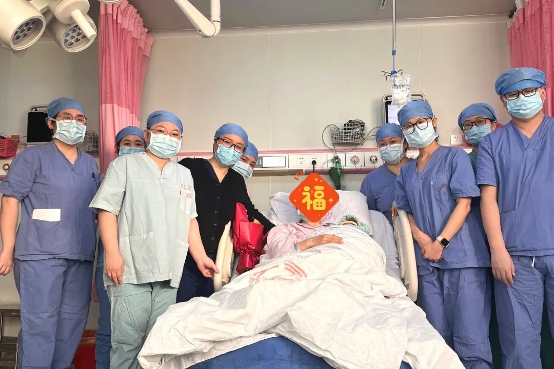 蛇年新春首批蛇宝宝诞生!背后有着怎样的故事?  第2张