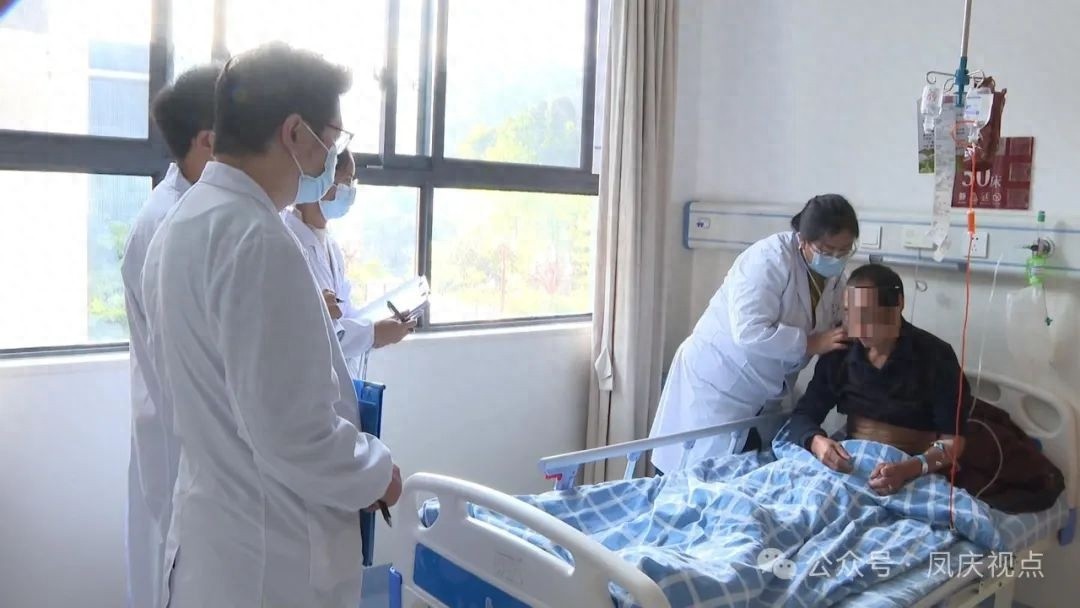 春节阖家团圆，医护人员坚守医线：他们为何能舍小家？!  第1张