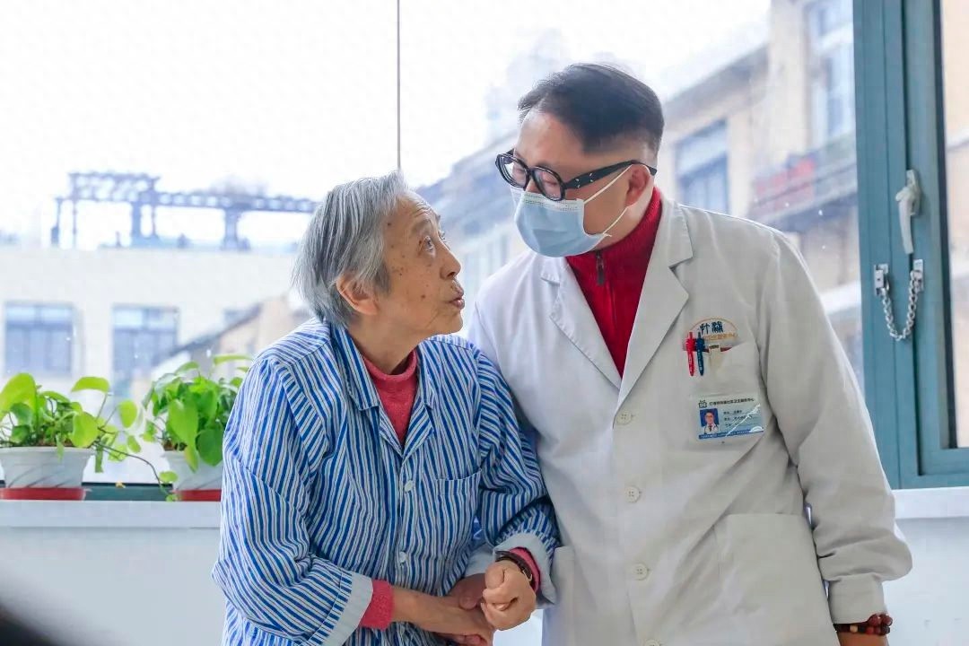 春节坚守!社区医护像家人,钱主任的坚守有多重要?