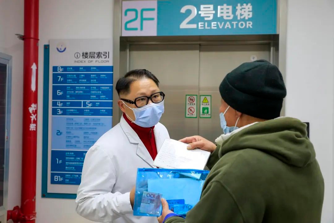 春节坚守!社区医护像家人,钱主任的坚守有多重要?  第2张