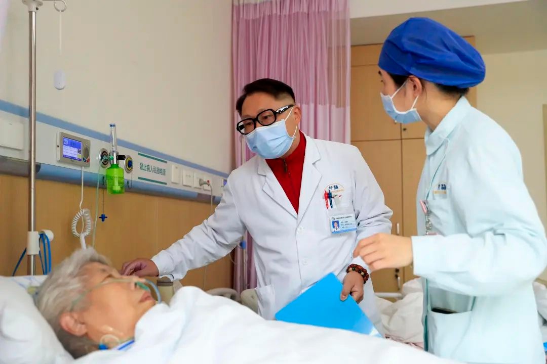 春节坚守!社区医护像家人,钱主任的坚守有多重要?  第5张