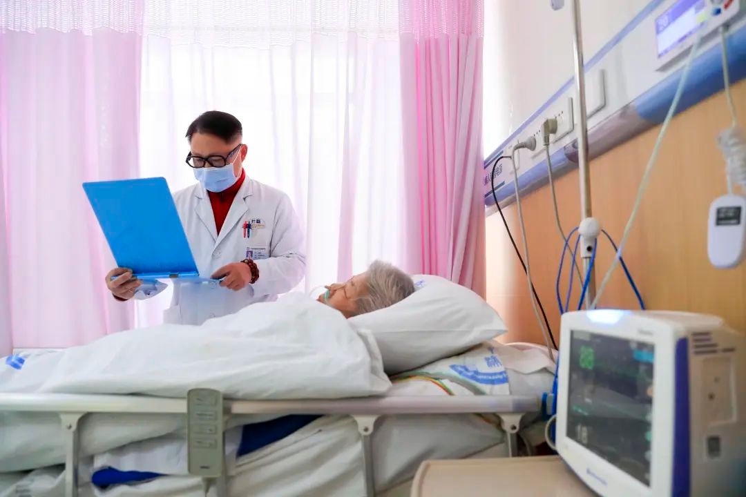 春节坚守!社区医护像家人,钱主任的坚守有多重要?  第7张